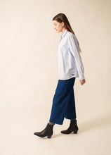 Charger l&#39;image dans la galerie, St-James - Blouse - Blanc/Ciel - Léna
